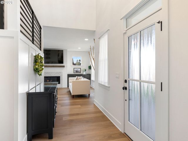 15268 HOLCOMB Blvd, Oregon City, OR 97045