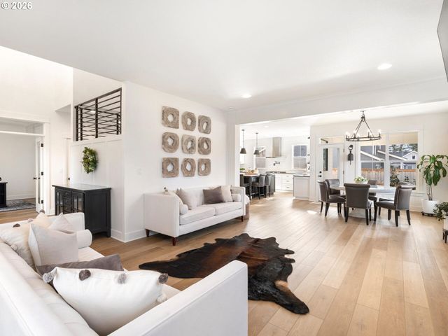 15268 HOLCOMB Blvd, Oregon City, OR 97045