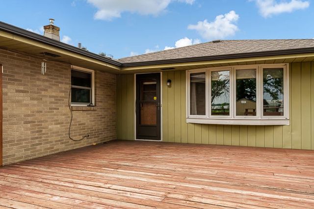 6225 BROWNS Parkway, Loves Park, IL 61111