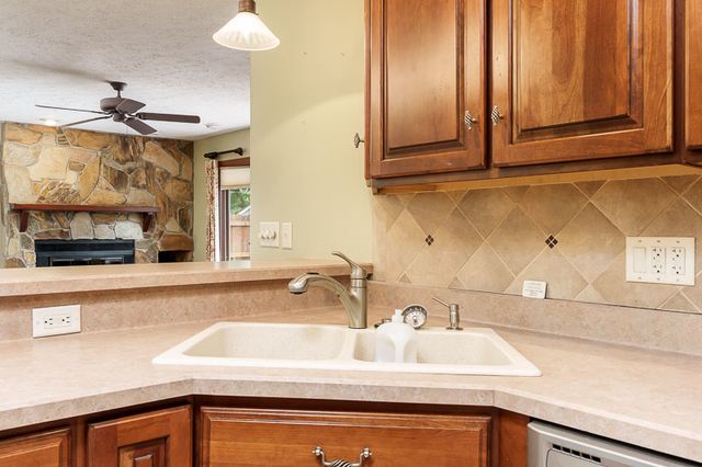6225 BROWNS Parkway, Loves Park, IL 61111