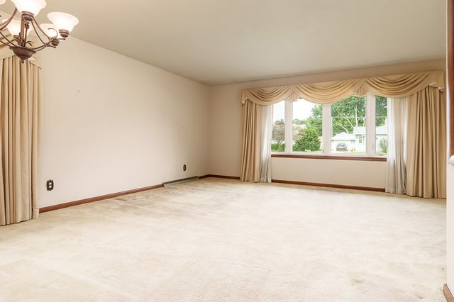 6225 BROWNS Parkway, Loves Park, IL 61111