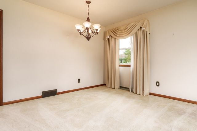 6225 BROWNS Parkway, Loves Park, IL 61111
