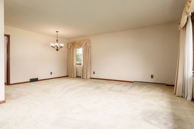 6225 BROWNS Parkway, Loves Park, IL 61111