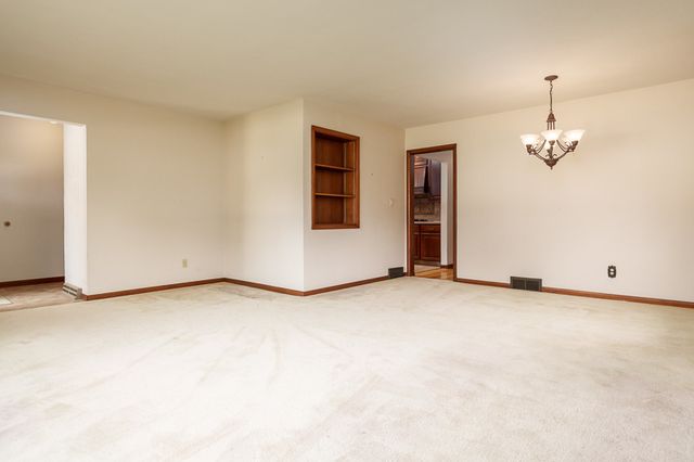 6225 BROWNS Parkway, Loves Park, IL 61111