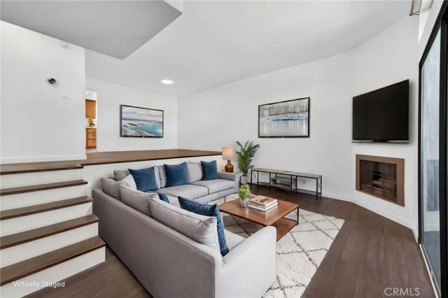 13243 Vanowen 2, North Hollywood, CA 91605