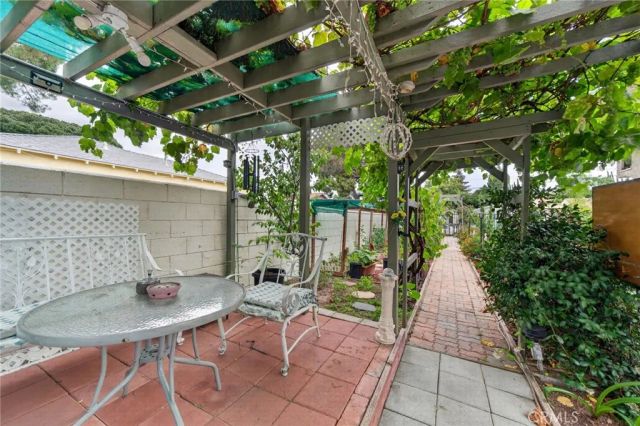13243 Vanowen 2, North Hollywood, CA 91605