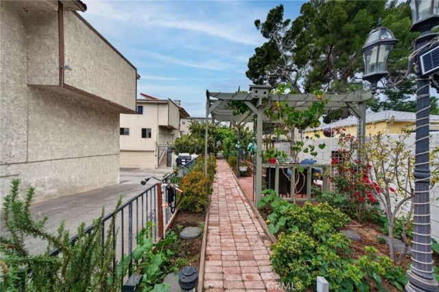 13243 Vanowen 2, North Hollywood, CA 91605