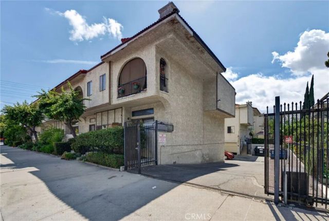 13243 Vanowen 2, North Hollywood, CA 91605