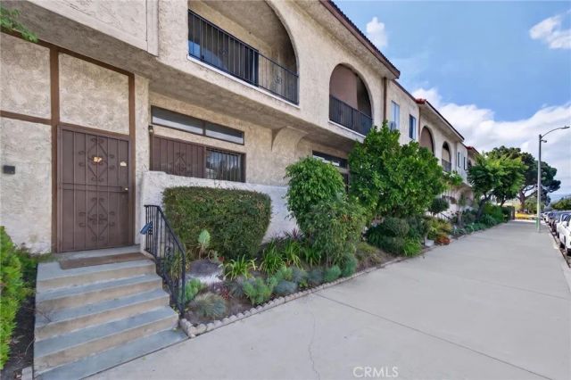13243 Vanowen 2, North Hollywood, CA 91605