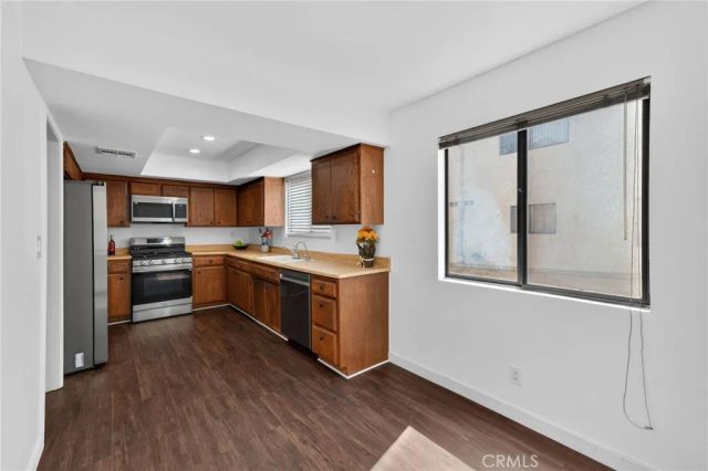 13243 Vanowen 2, North Hollywood, CA 91605
