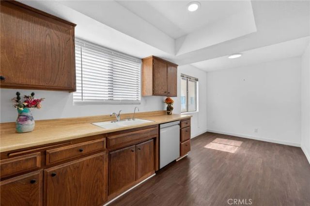 13243 Vanowen 2, North Hollywood, CA 91605