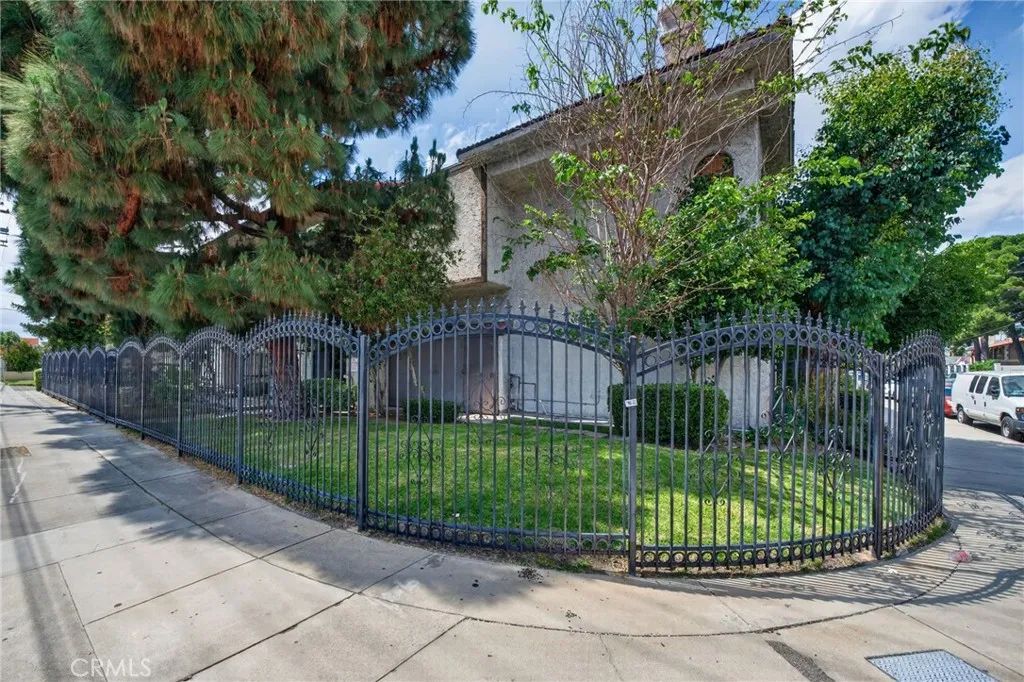 13243 Vanowen 2, North Hollywood, CA 91605