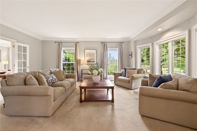 15 Sunrise Park, Pittsford, NY 14534