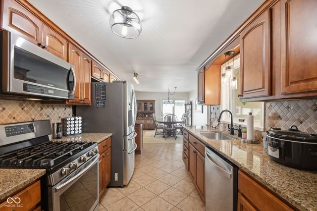 9940 W Sunset Lane, Elwood, IN 46036
