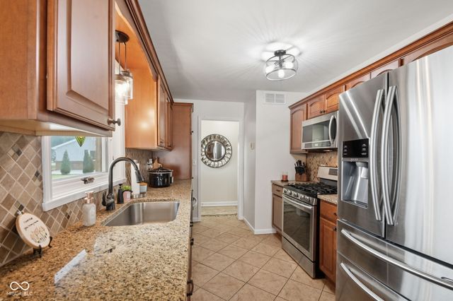 9940 W Sunset Lane, Elwood, IN 46036
