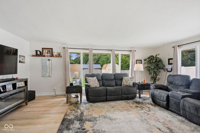 9940 W Sunset Lane, Elwood, IN 46036
