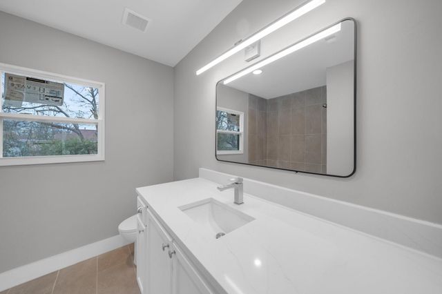 812 E Robert Street, Fort Worth, TX 76104