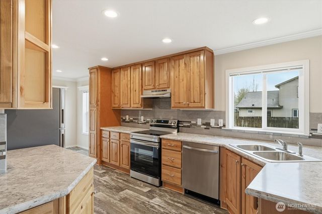 601 Helton Street, Castle Rock, WA 98611