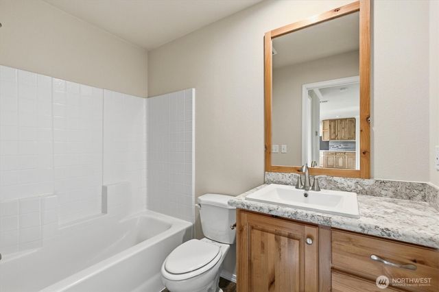 601 Helton Street, Castle Rock, WA 98611
