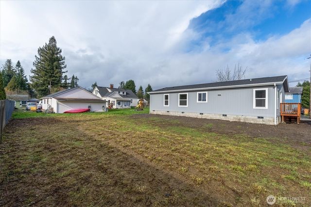 601 Helton Street, Castle Rock, WA 98611