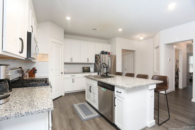 4243 W Vasquez Cir, Converse, TX 78109