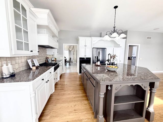 1005 Terradyne Cir, Andover, KS 67002