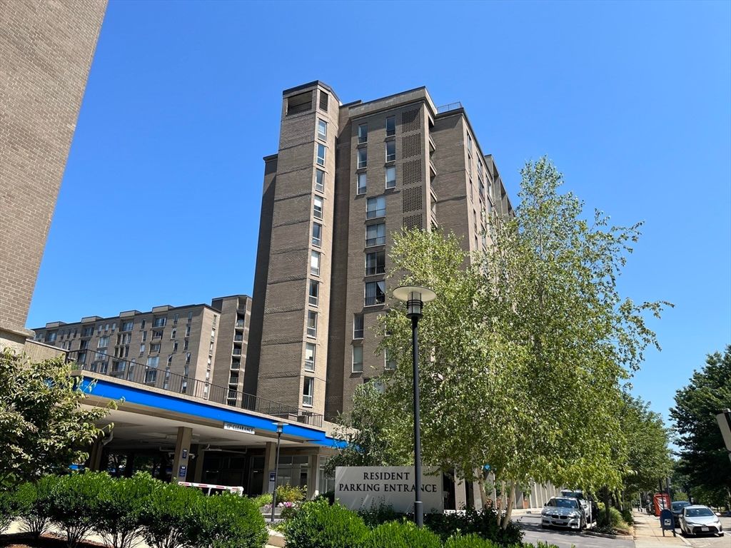 33 Pond Ave 320, Brookline, MA 02445