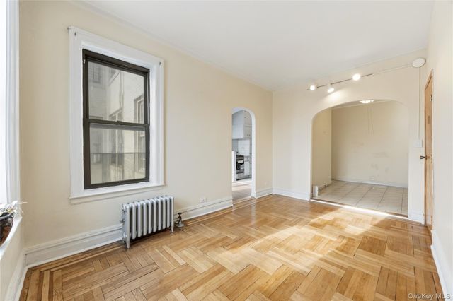 2922 Barnes Avenue 5L, Bronx, NY 10467