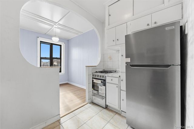 2922 Barnes Avenue 5L, Bronx, NY 10467