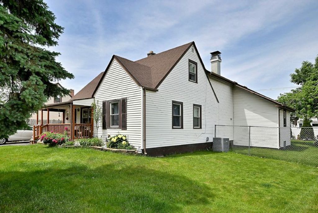 Image 2 of property listing at 236 E Armitage Avenue, Northlake, IL 60164
