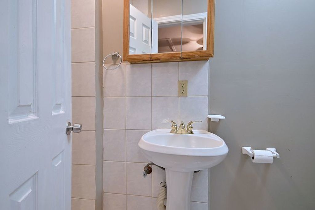 Image 15 of property listing at 236 E Armitage Avenue, Northlake, IL 60164