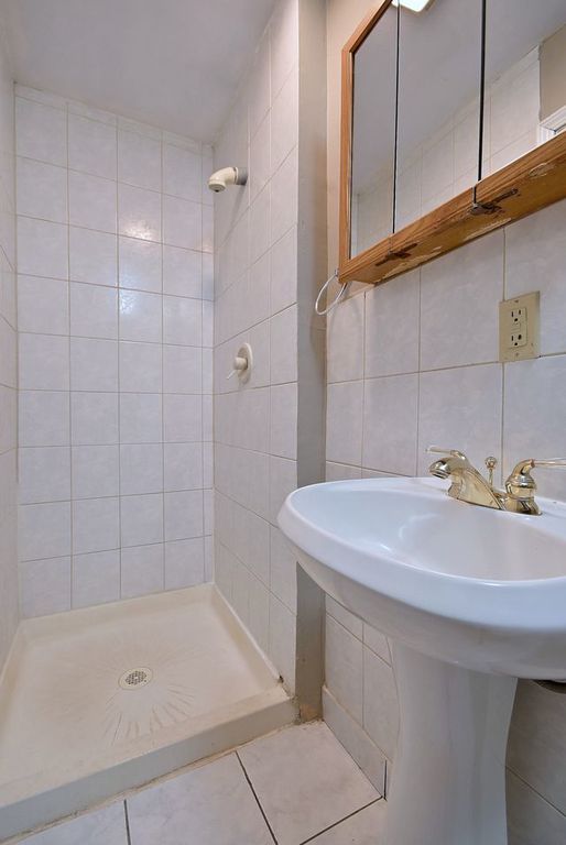Image 16 of property listing at 236 E Armitage Avenue, Northlake, IL 60164