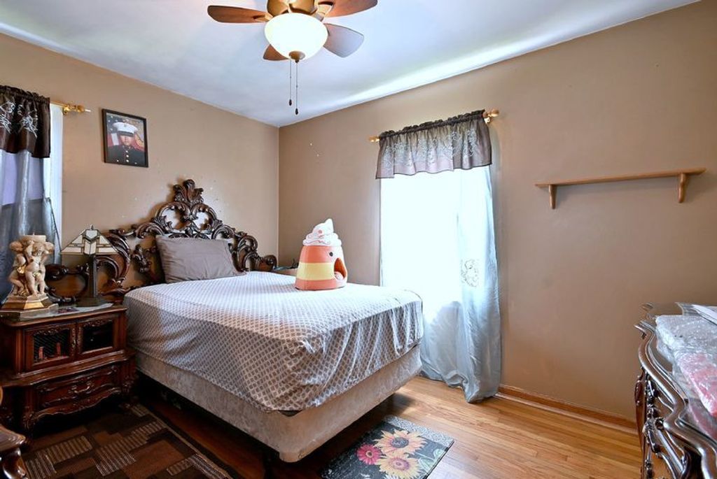 Image 19 of property listing at 236 E Armitage Avenue, Northlake, IL 60164