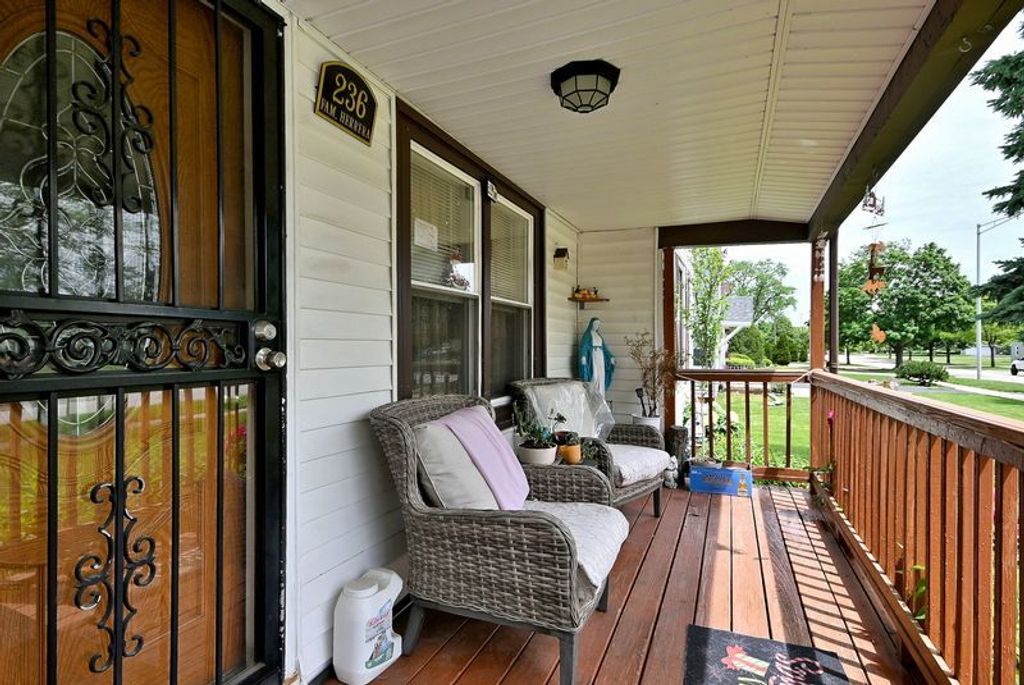 Image 21 of property listing at 236 E Armitage Avenue, Northlake, IL 60164