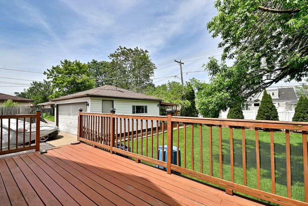Image 22 of property listing at 236 E Armitage Avenue, Northlake, IL 60164