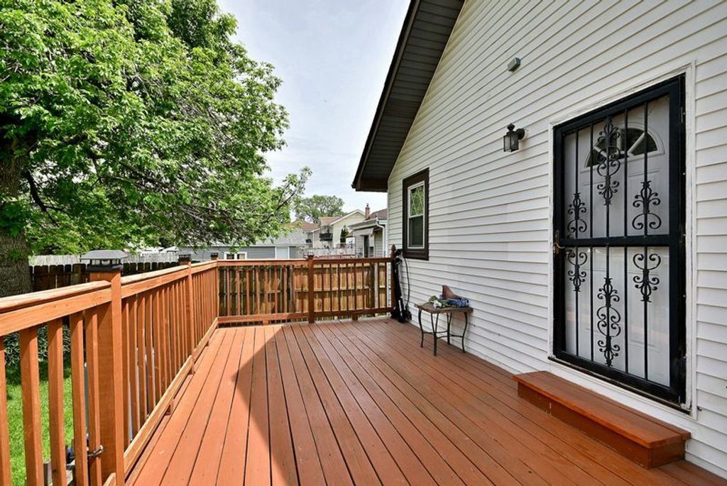 Image 23 of property listing at 236 E Armitage Avenue, Northlake, IL 60164