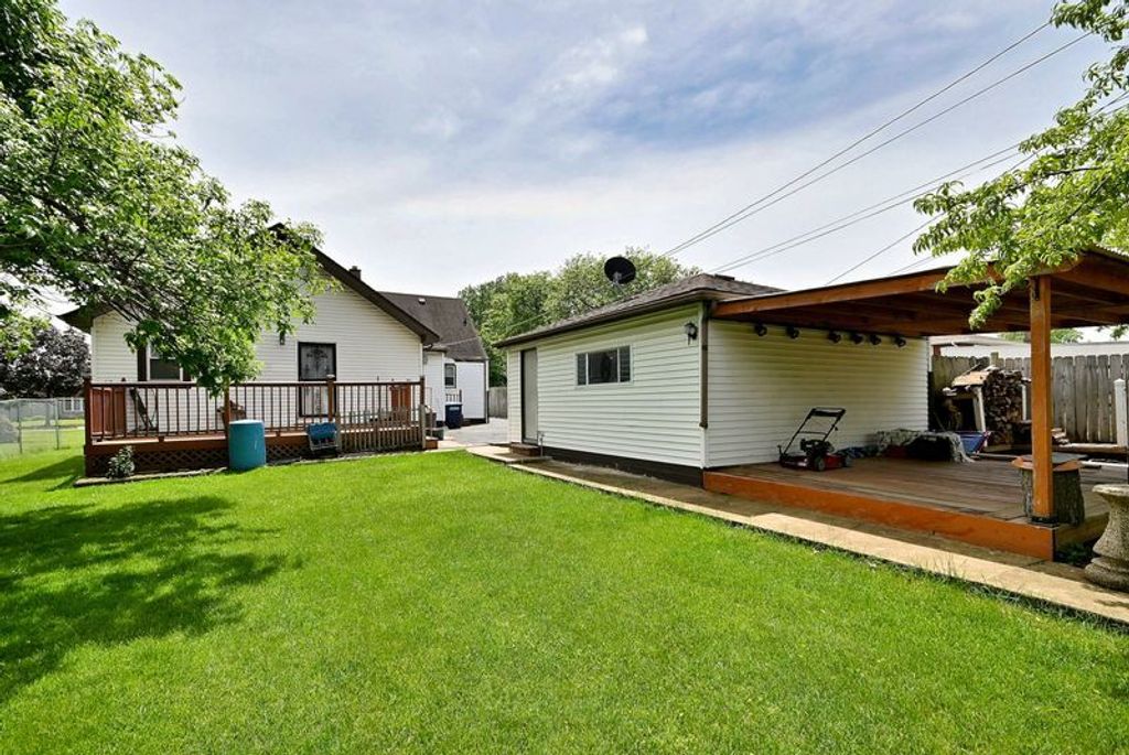 Image 27 of property listing at 236 E Armitage Avenue, Northlake, IL 60164