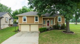 801 SW Southgate Drive, Blue Springs, MO 64015