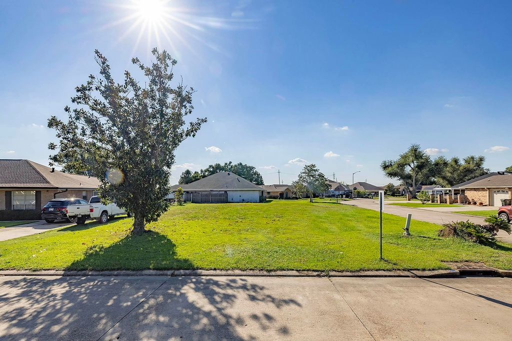 137 Presque Isle Drive, Houma, LA 70363