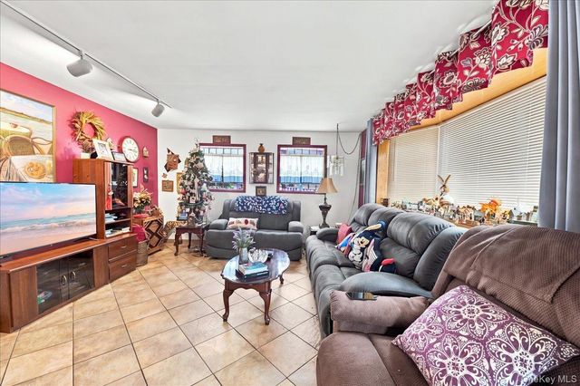 1563 Merry Avenue, Bronx, NY 10461
