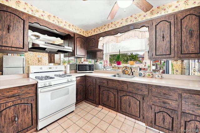 1563 Merry Avenue, Bronx, NY 10461