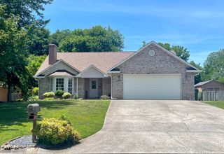 1889 Crest Rd, Maryville, TN 37804
