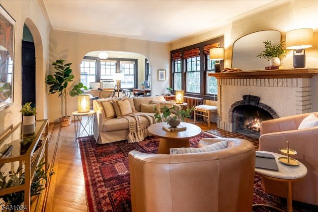 38 Burroughs Way, Maplewood Twp., NJ 07040