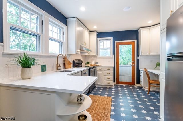 38 Burroughs Way, Maplewood Twp., NJ 07040