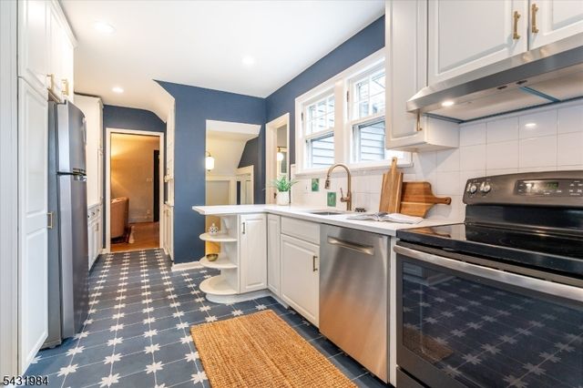 38 Burroughs Way, Maplewood Twp., NJ 07040