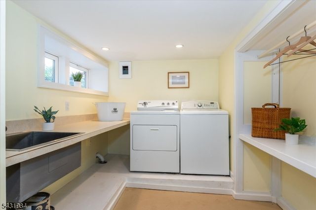 38 Burroughs Way, Maplewood Twp., NJ 07040