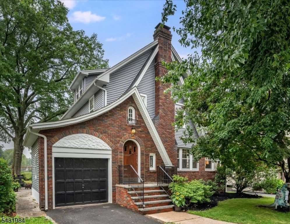 38 Burroughs Way, Maplewood Twp., NJ 07040