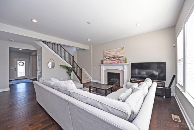 4293 Highland Green Drive, Mason, OH 45040