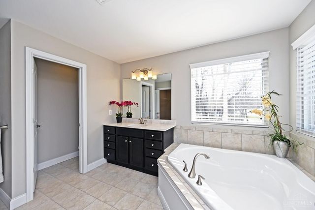 4293 Highland Green Drive, Mason, OH 45040