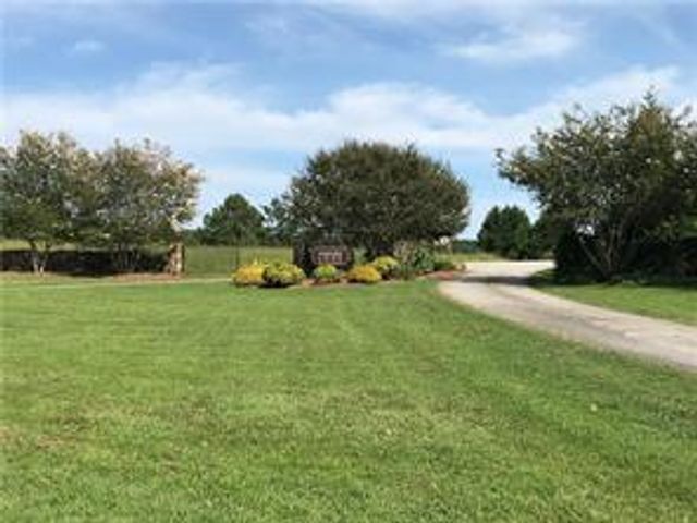 611 The Bear Boulevard, Tamassee, SC 29686